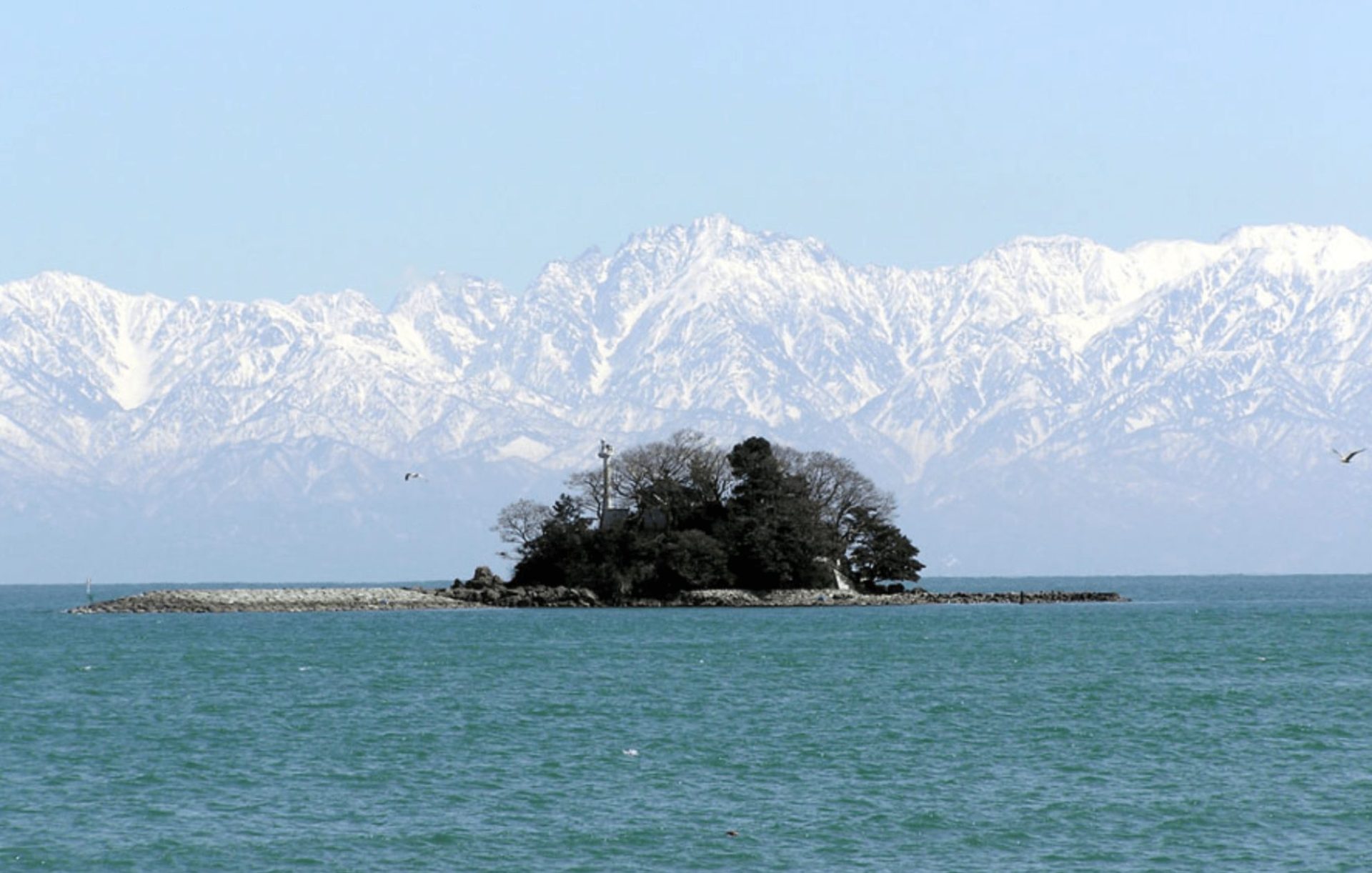 氷見：圧巻の立山連峰